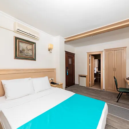 K Maris Hotel Отель