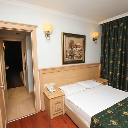 K Maris Hotel Отель